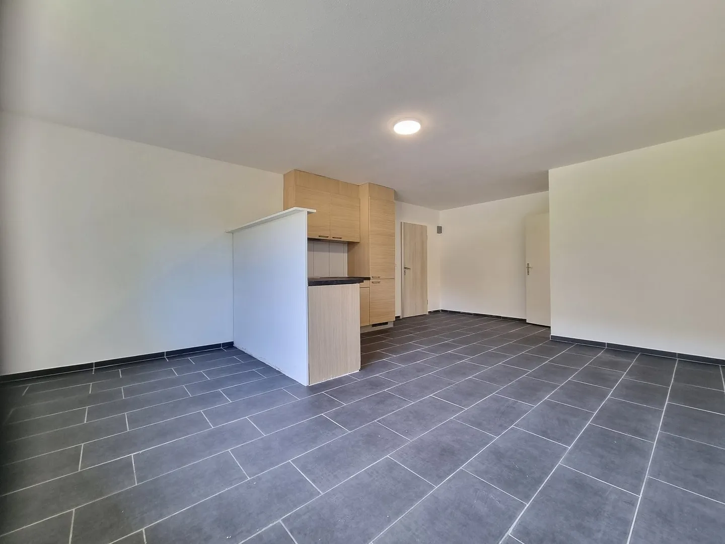 Charming studio on the 1st in Bex - Photo 3 of 6