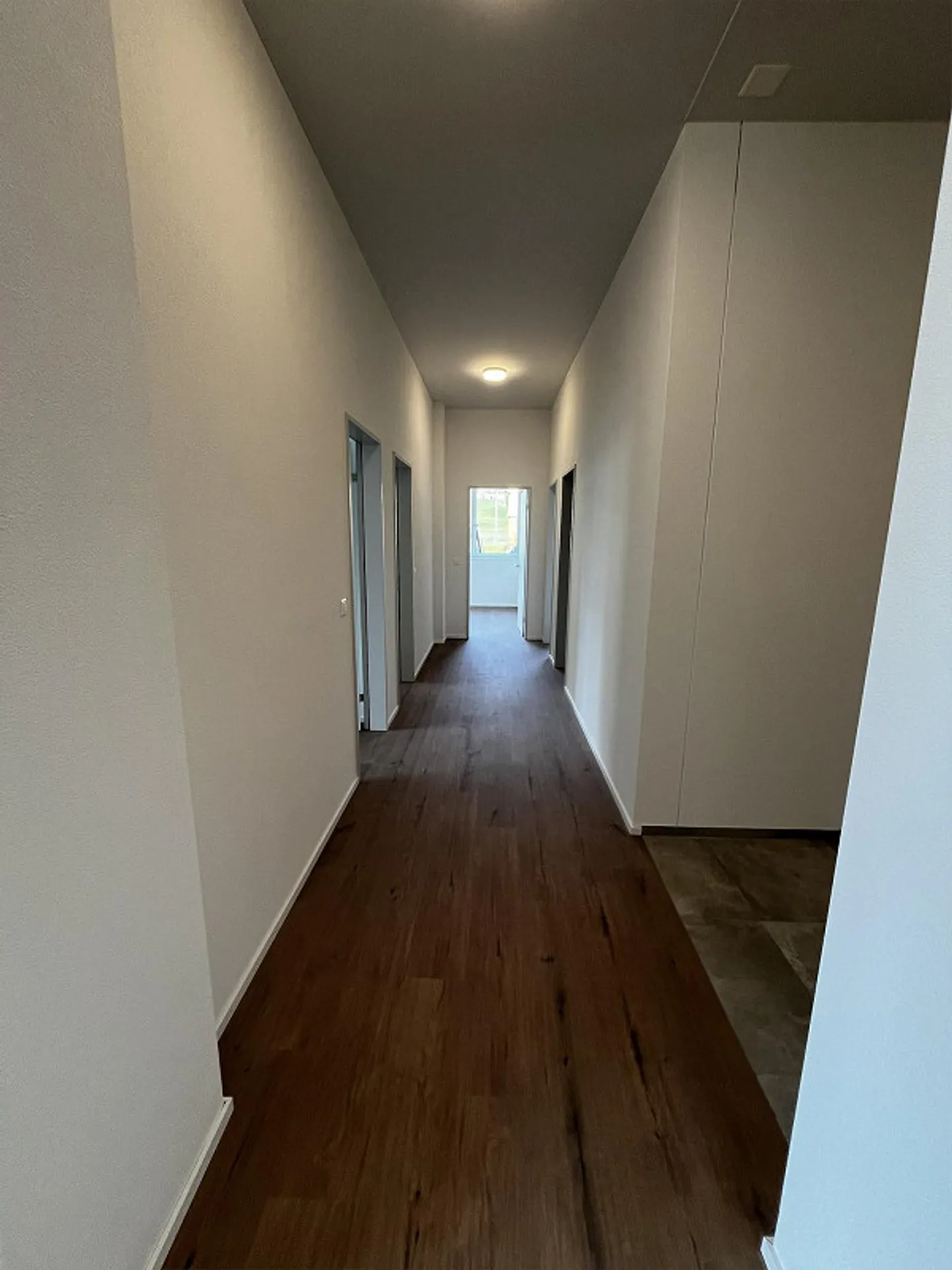 PRIMA AFFITTAZIONE: 157m2 Spazi Ufficio (6.5 Stanze Piano Terra Ovest) - Foto 4 di 9