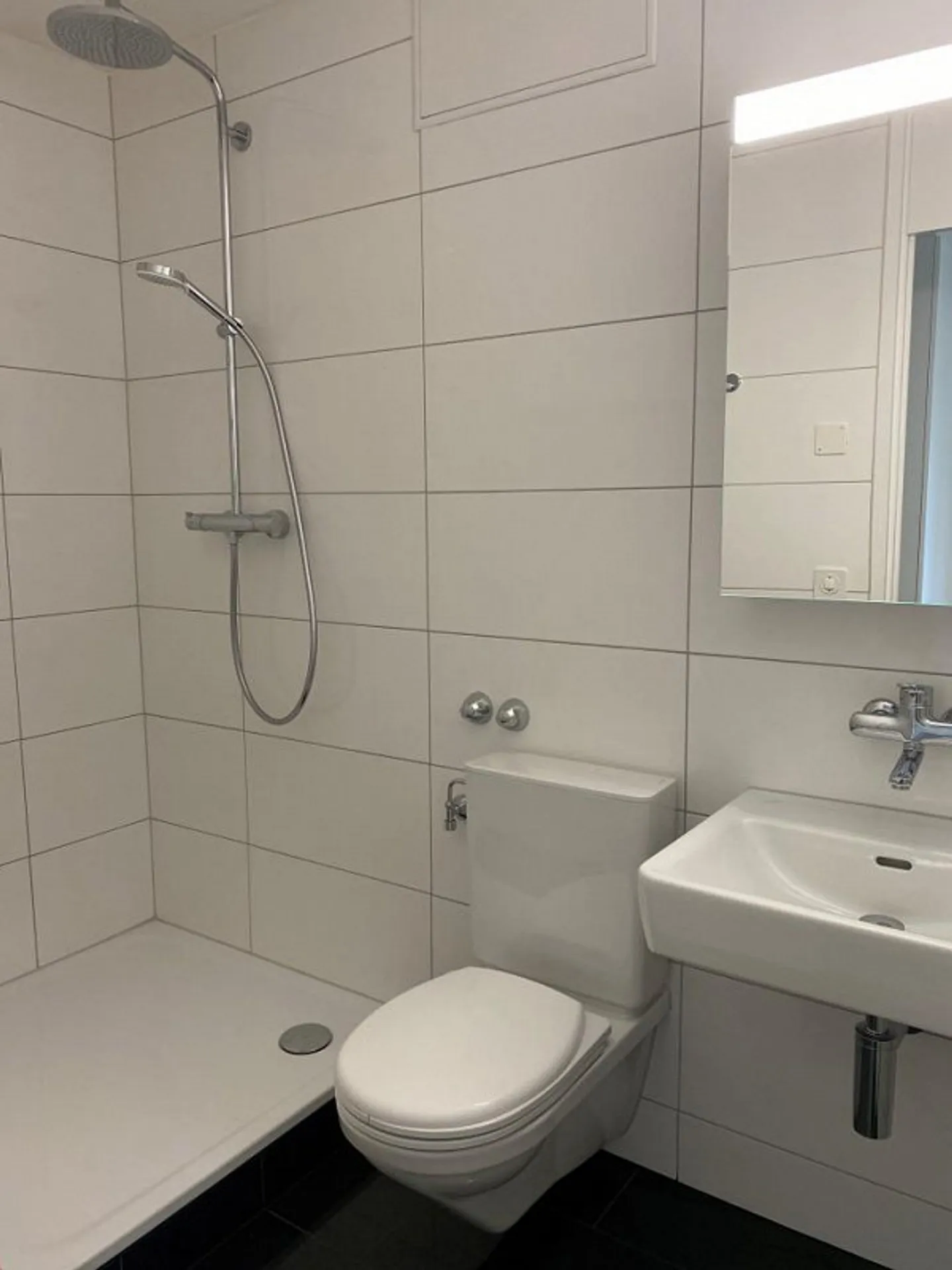 Modern 4.5 room apartment with great view - Photo 10 of 11