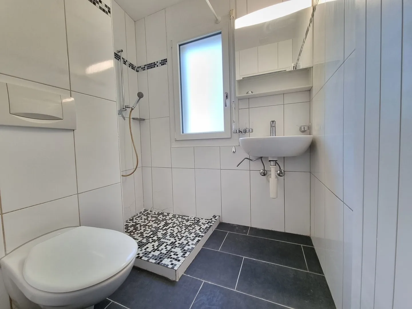 Charming studio on the 1st in Bex - Photo 4 of 6