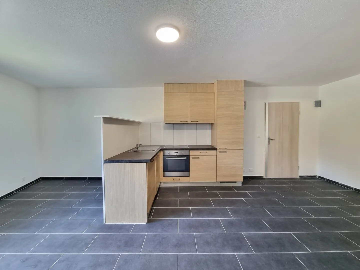 Charming studio on the 1st in Bex - Photo 2 of 6