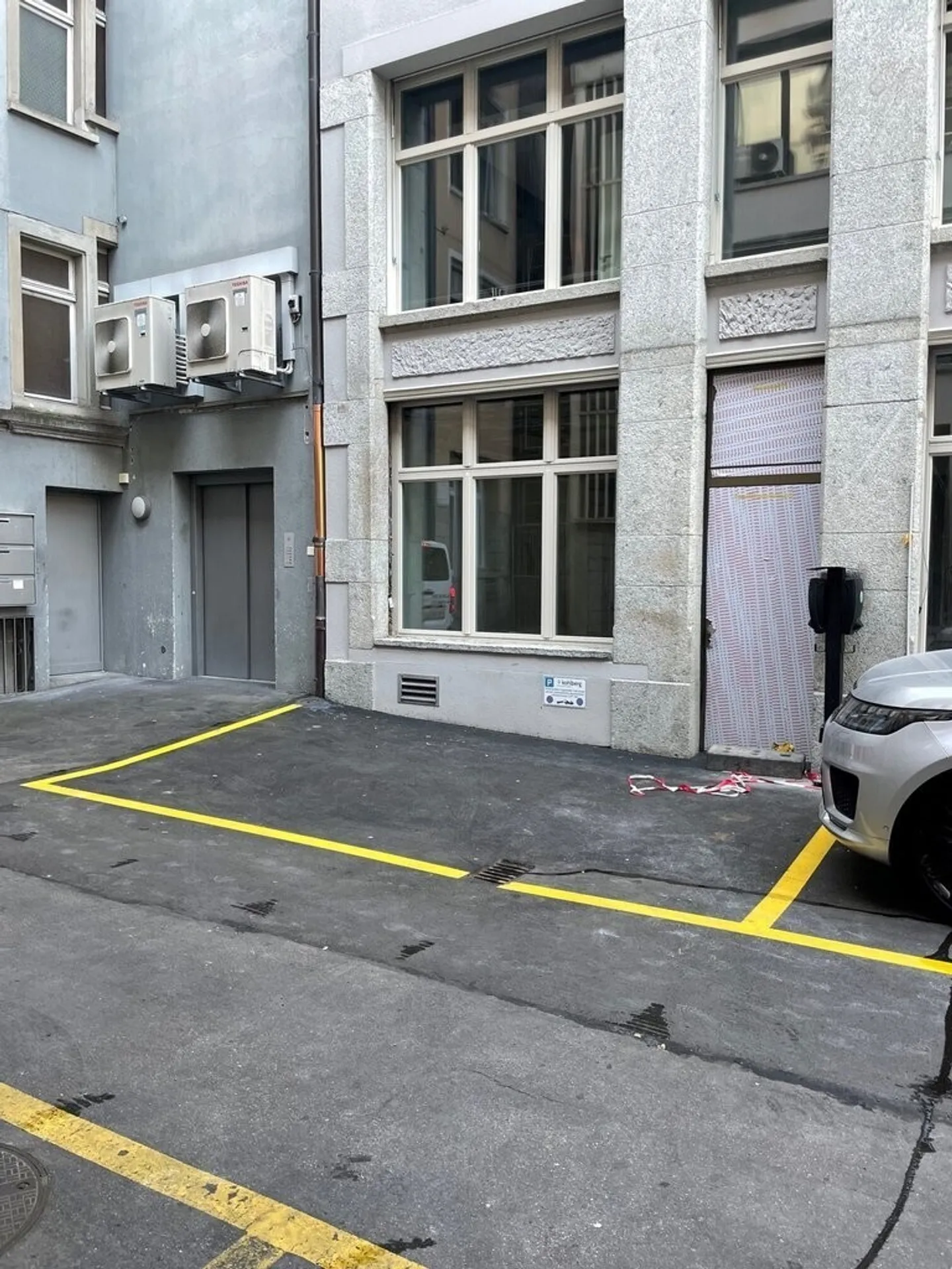 Parkplatz in Zürich - Foto 1 von 4