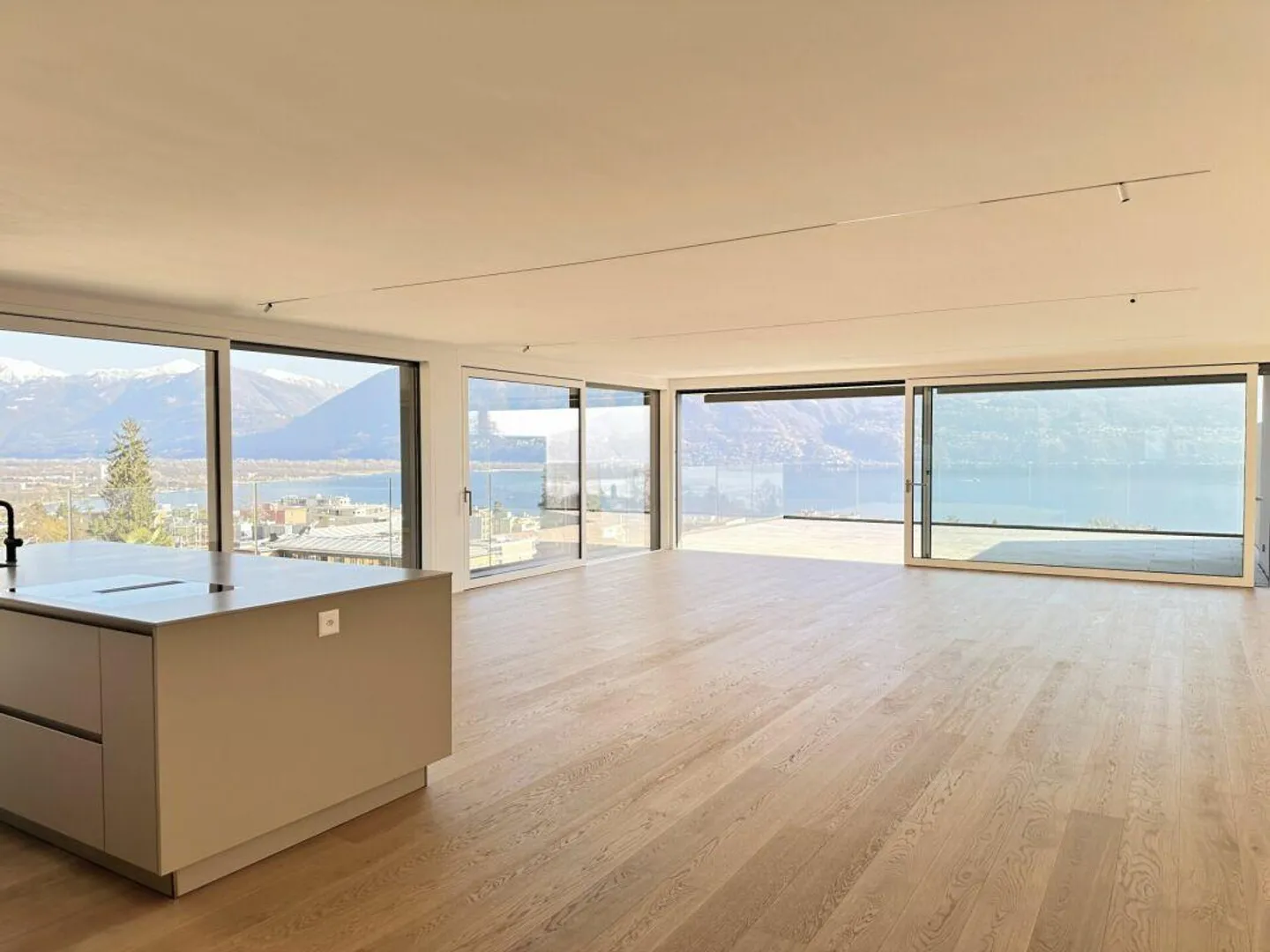 Appartamento di lusso con vista panoramica mozzafiato sul Lago Maggiore (residenza principale o secondaria) - Foto 4 di 11