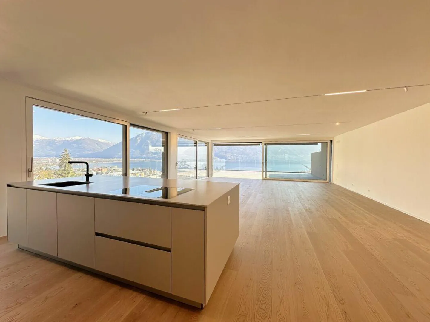 Appartamento di lusso con vista panoramica mozzafiato sul Lago Maggiore (residenza principale o secondaria) - Foto 5 di 11