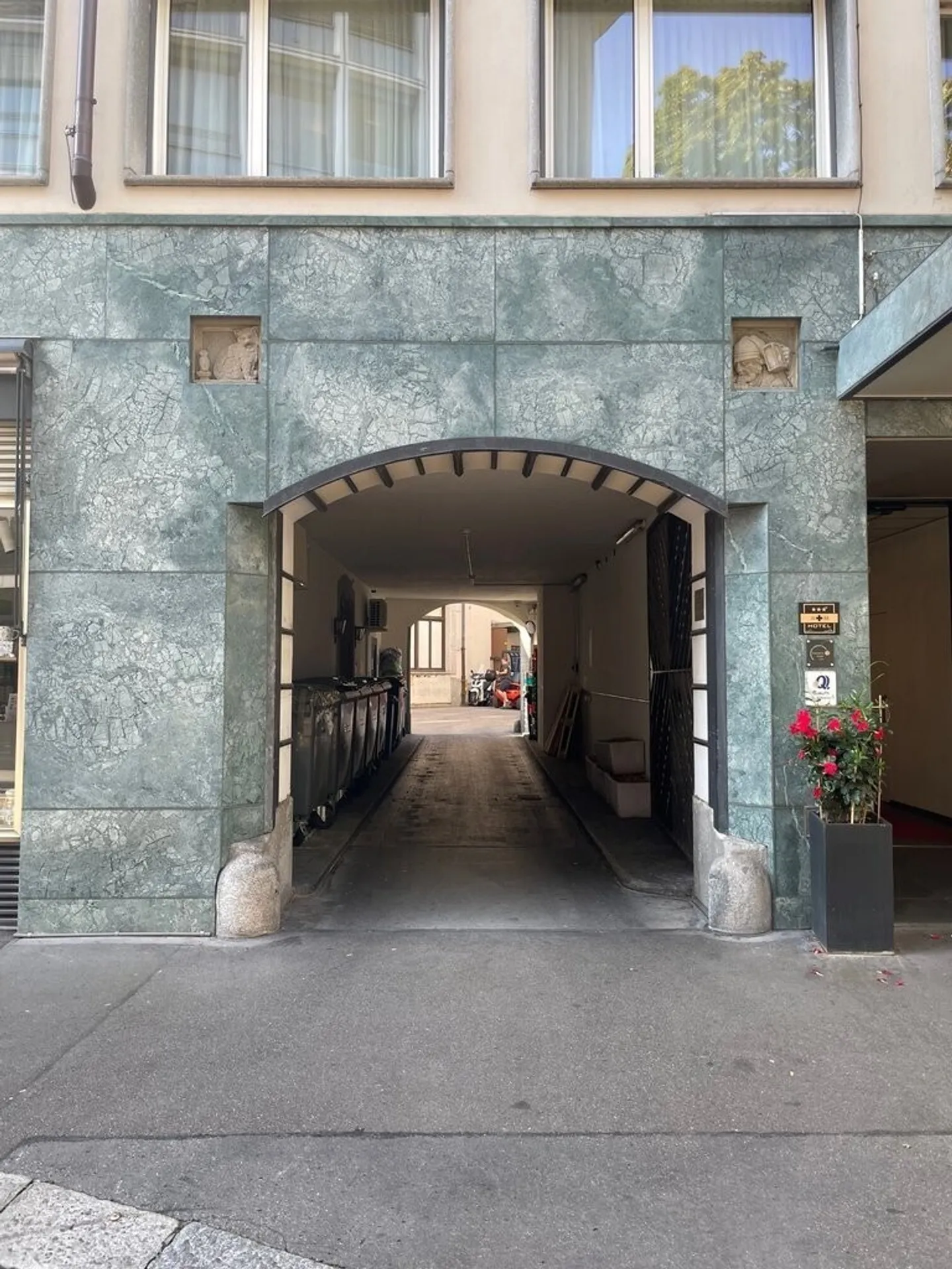 Parkplatz in Zürich - Foto 3 von 4