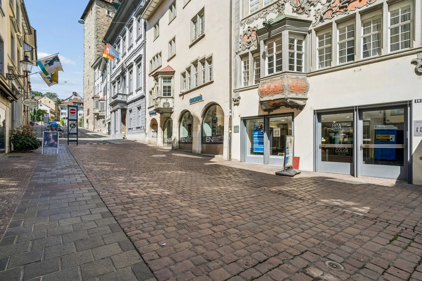 Traditional residential and commercial property in the Schaffhausen old town - Photo 2 of 15