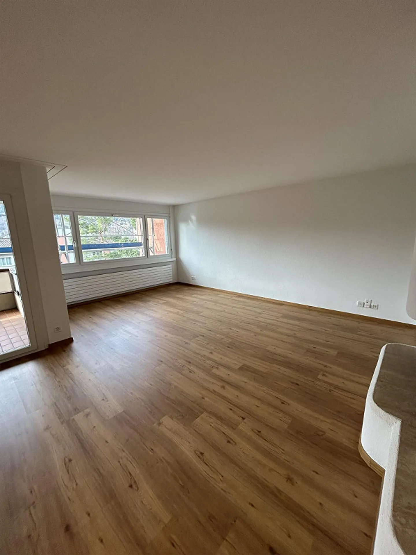 Freshly renovated 4.5-room apartment - Photo 2 of 13