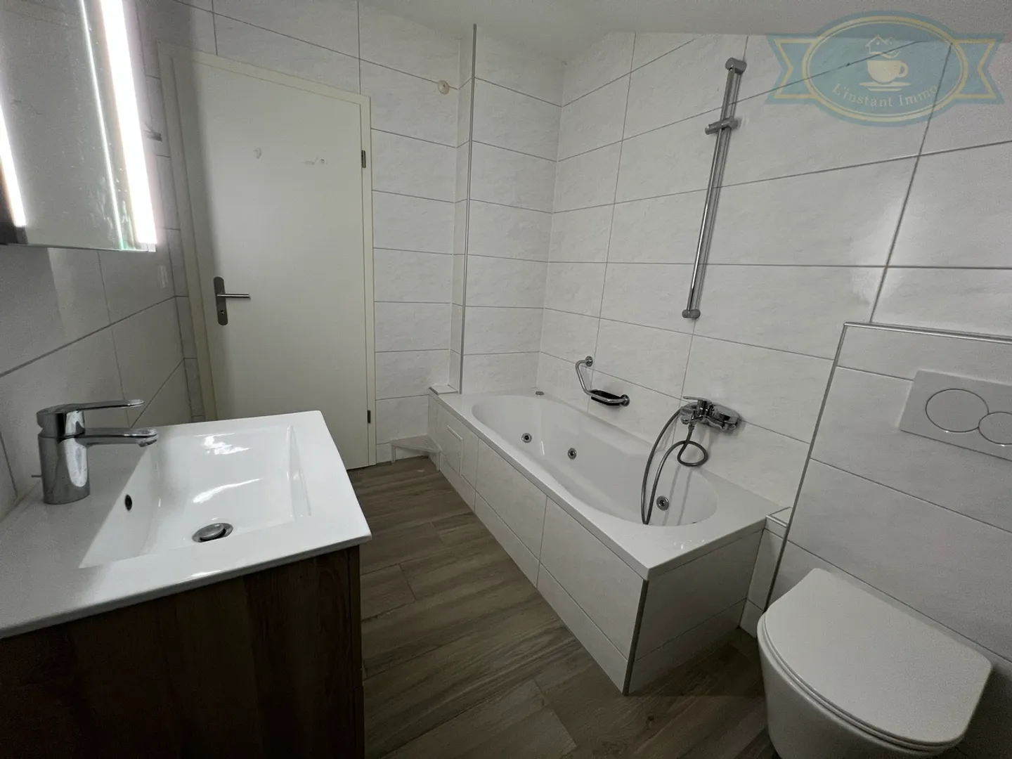 Immeuble mixte entièrement loué au centre village de Villeret - Photo 9 sur 12