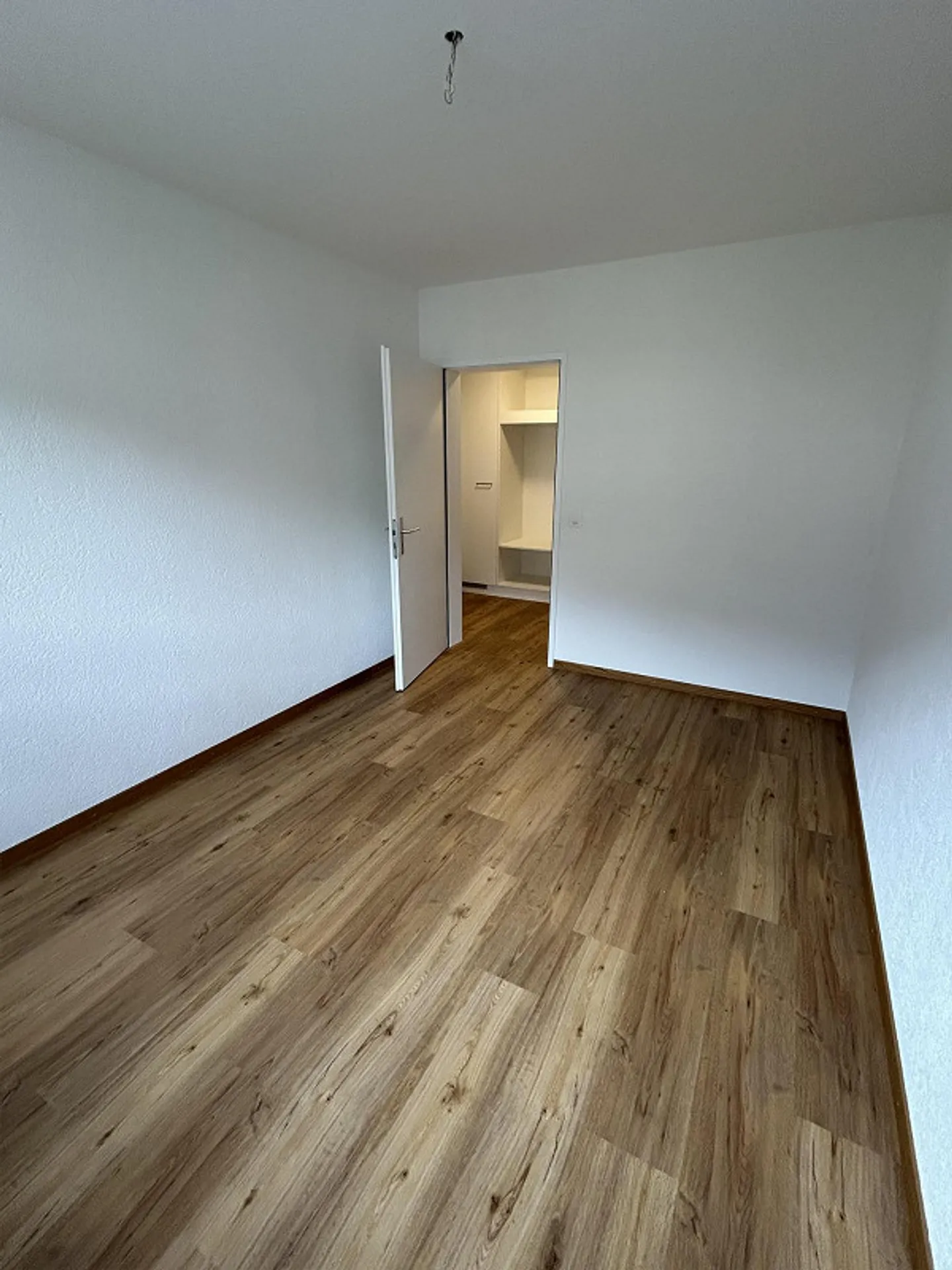 Freshly renovated 4.5-room apartment - Photo 4 of 13