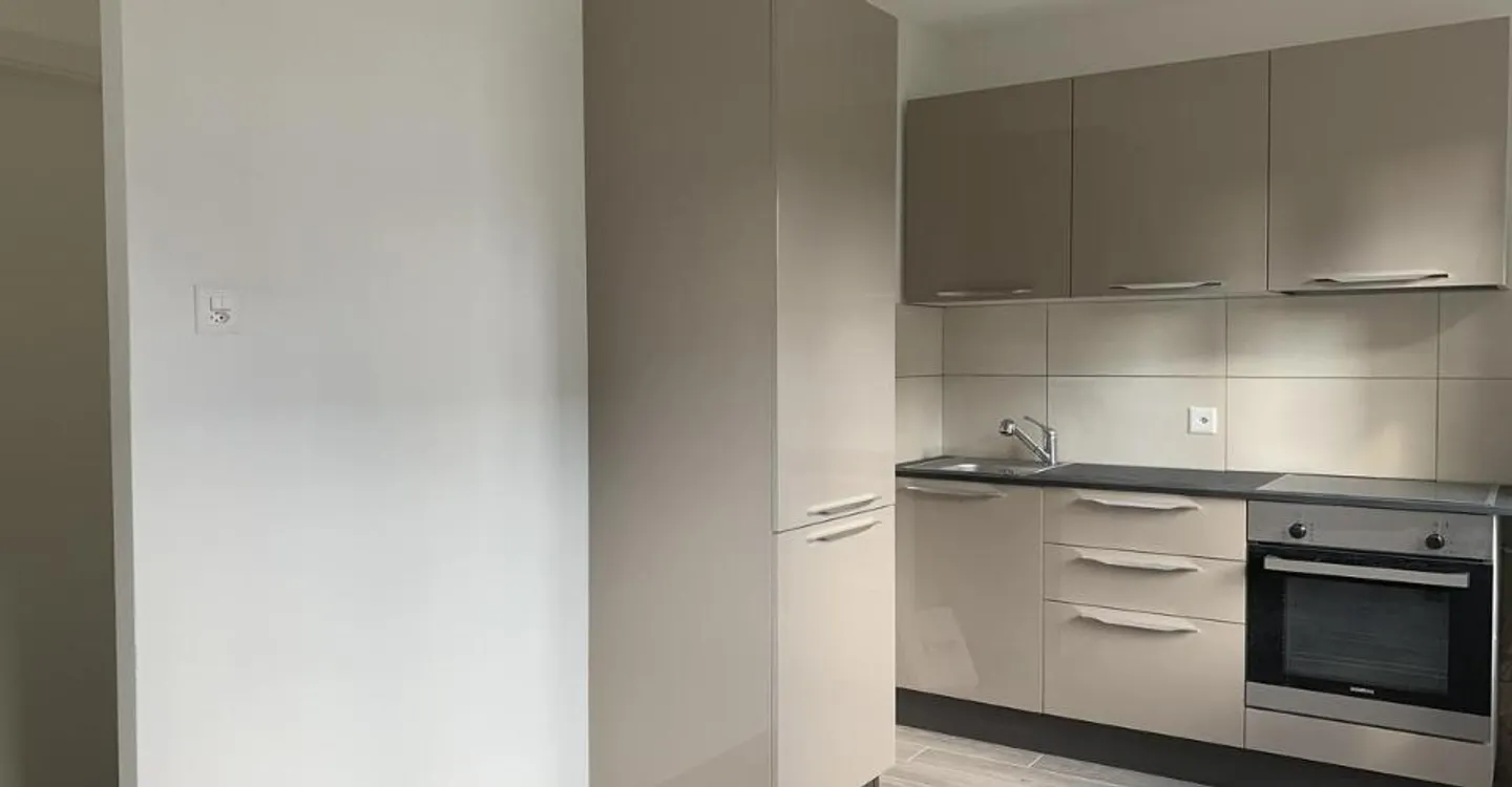 Appartement Rénové avec Balcon - Photo 2 sur 12