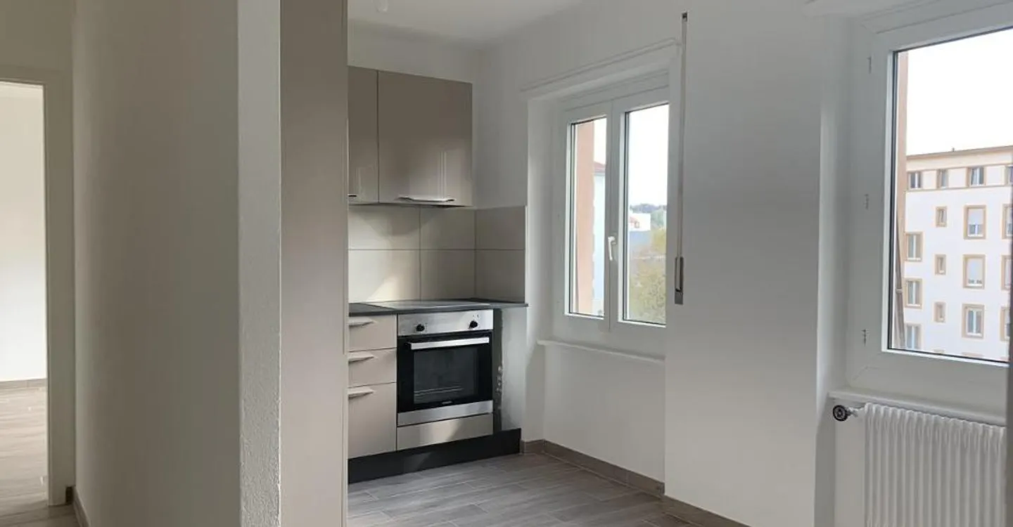 Appartement Rénové avec Balcon - Photo 3 sur 12