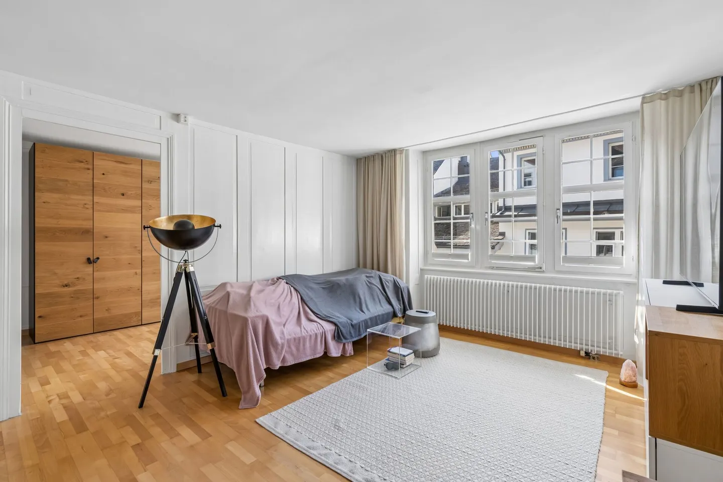 Traditional residential and commercial property in the Schaffhausen old town - Photo 10 of 15