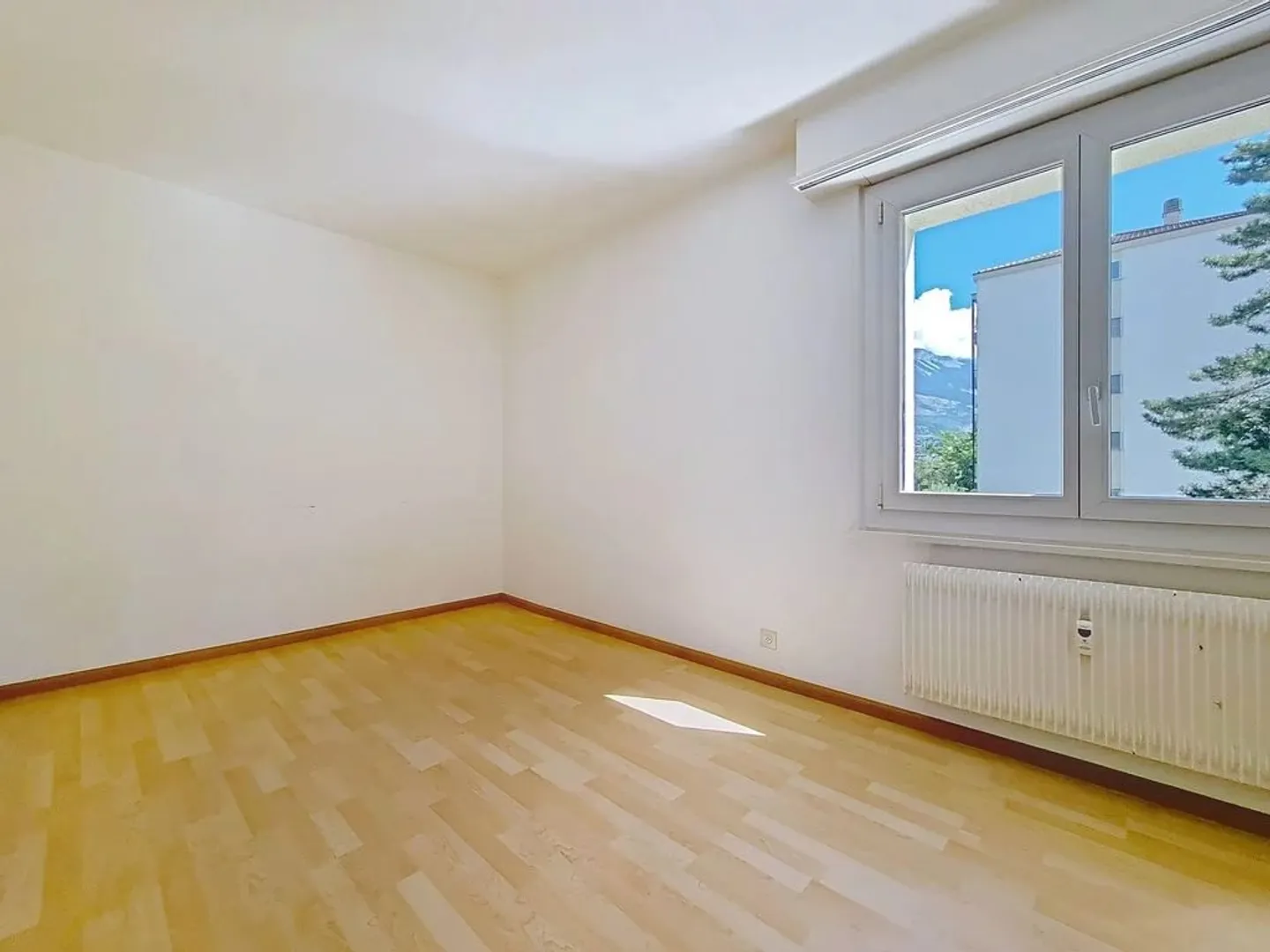 Charming 3-Room Apartment in Sierre - Photo 8 of 11