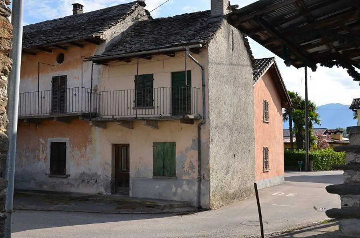 «Grande rustico nel nucleo da rinnovare con piccolo terreno e posti auto» - Foto 20 di 21