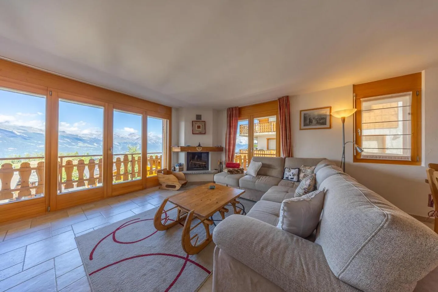 Schöne Wohnung in der Nähe des Zentrums mit Aussicht - Foto 1 von 15