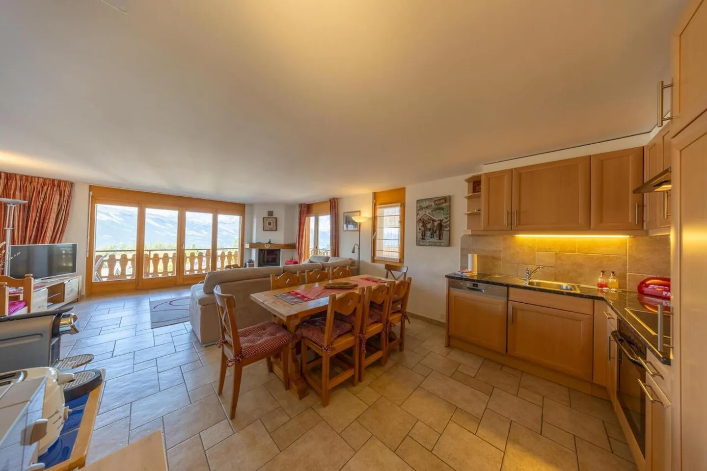 Schöne Wohnung in der Nähe des Zentrums mit Aussicht - Foto 3 von 15