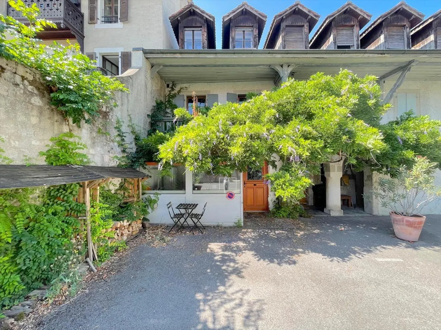 Charmantes Dorfhaus mit zwei unabhängigen Wohnungen - Foto 1 von 8