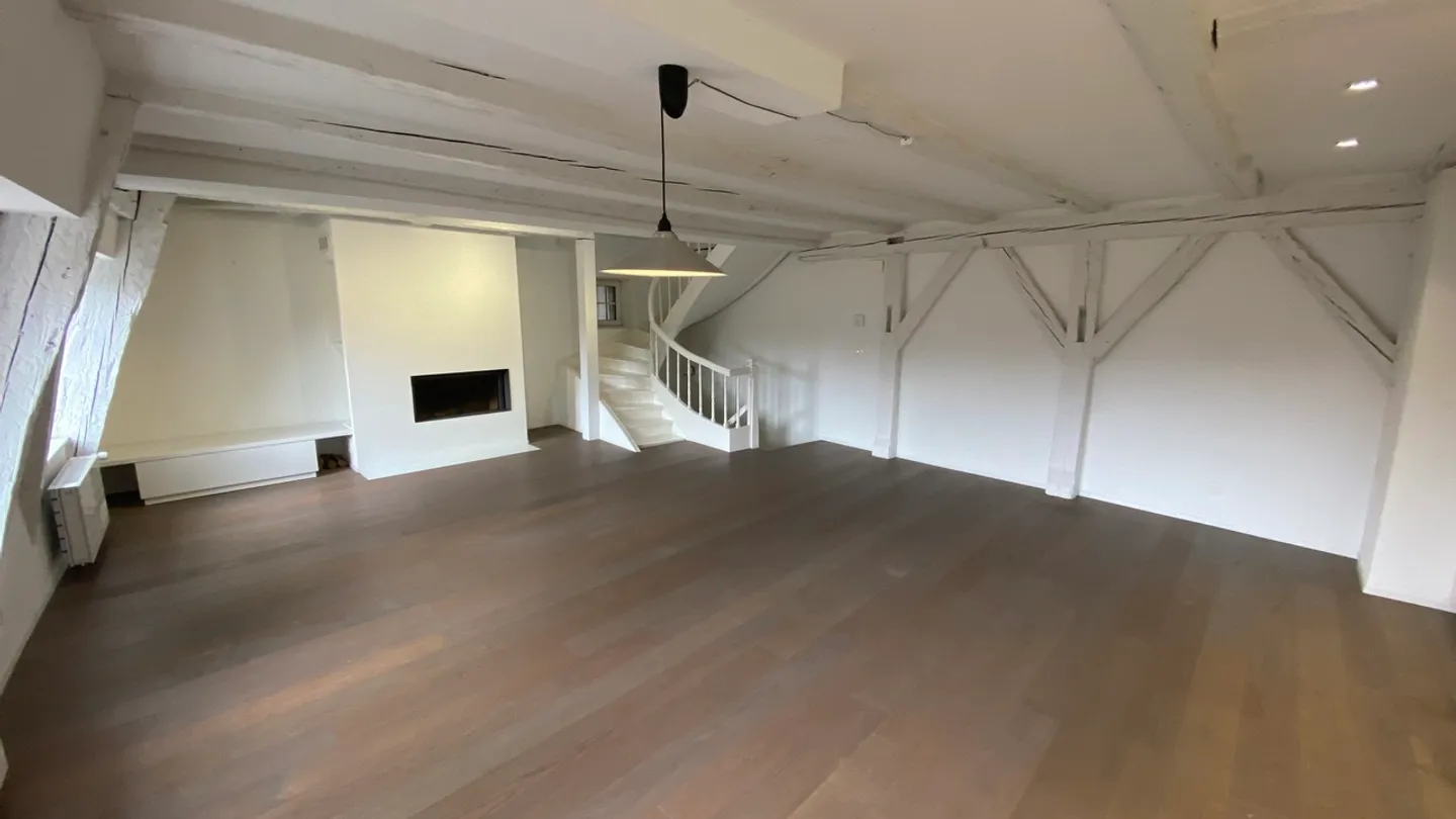 Triplex di 4,5 stanze completamente ristrutturato. - Foto 4 di 21