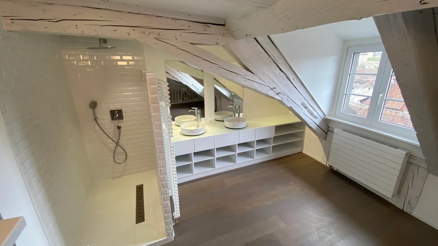 Triplex di 4,5 stanze completamente ristrutturato. - Foto 8 di 21