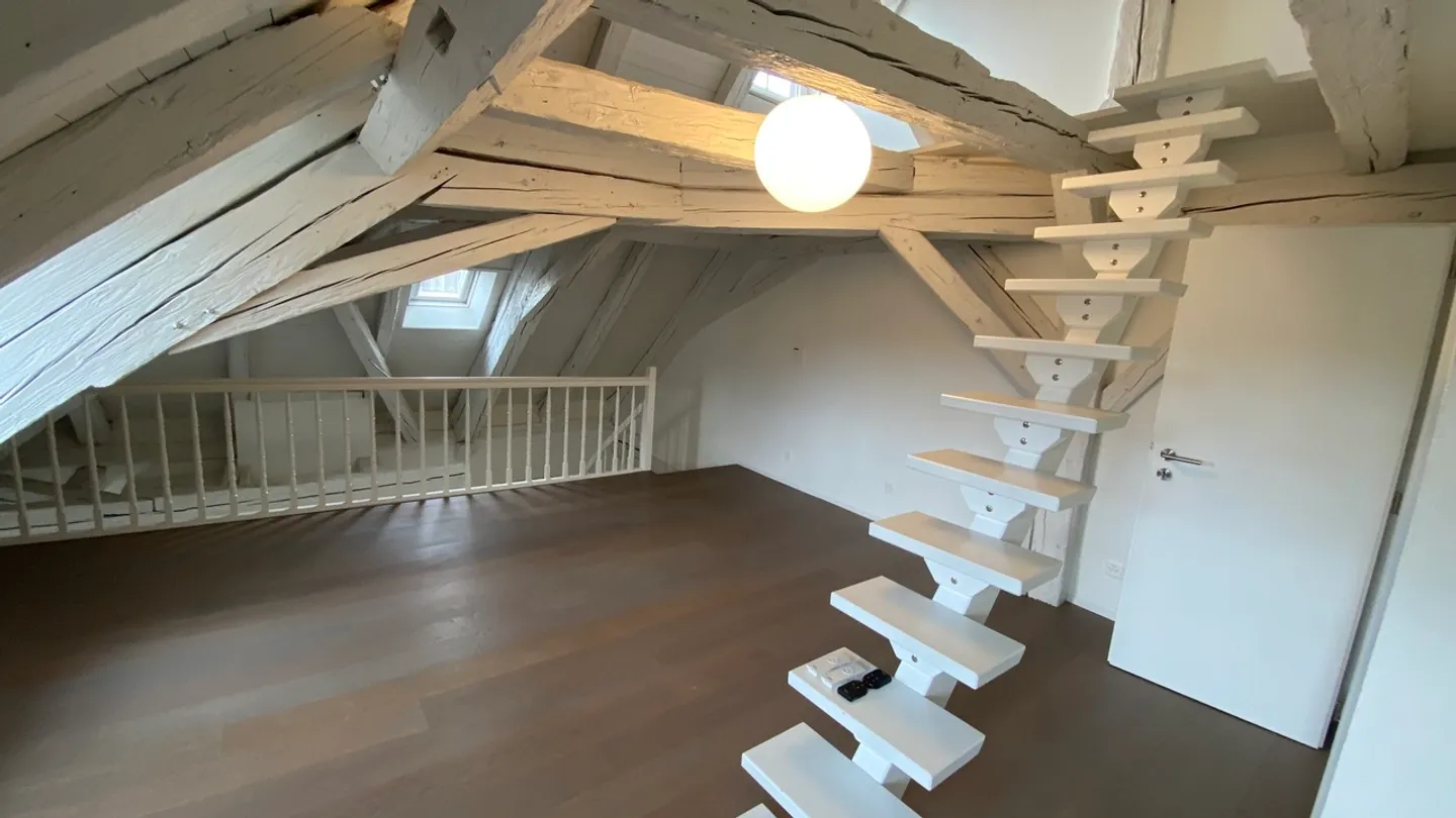 Triplex di 4,5 stanze completamente ristrutturato. - Foto 9 di 21