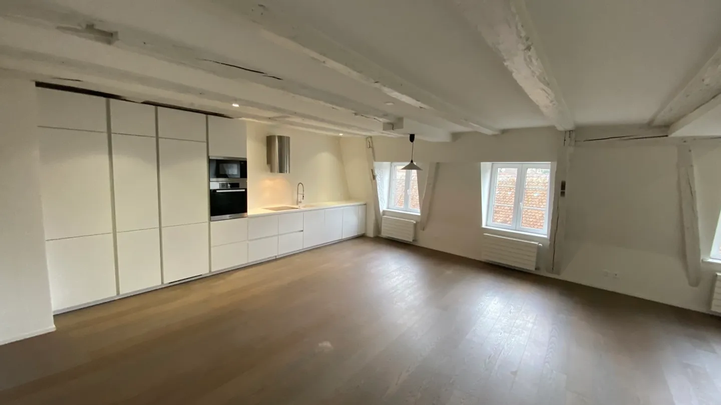Triplex di 4,5 stanze completamente ristrutturato. - Foto 2 di 21