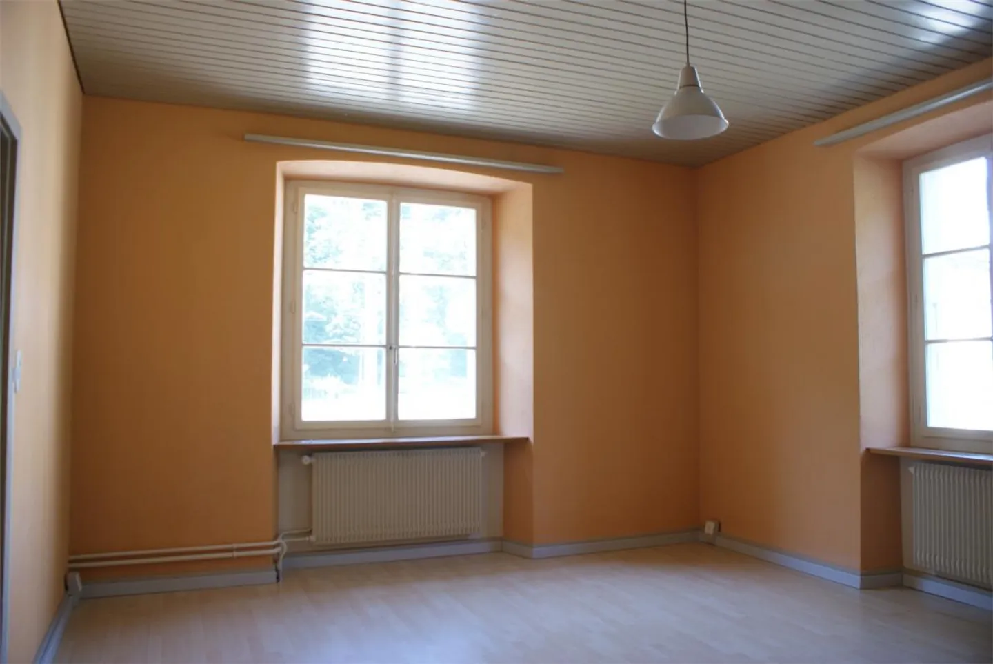 Large 3.5-room apartment outside Laufen in the Bärschwil SO station - Photo 4 of 5