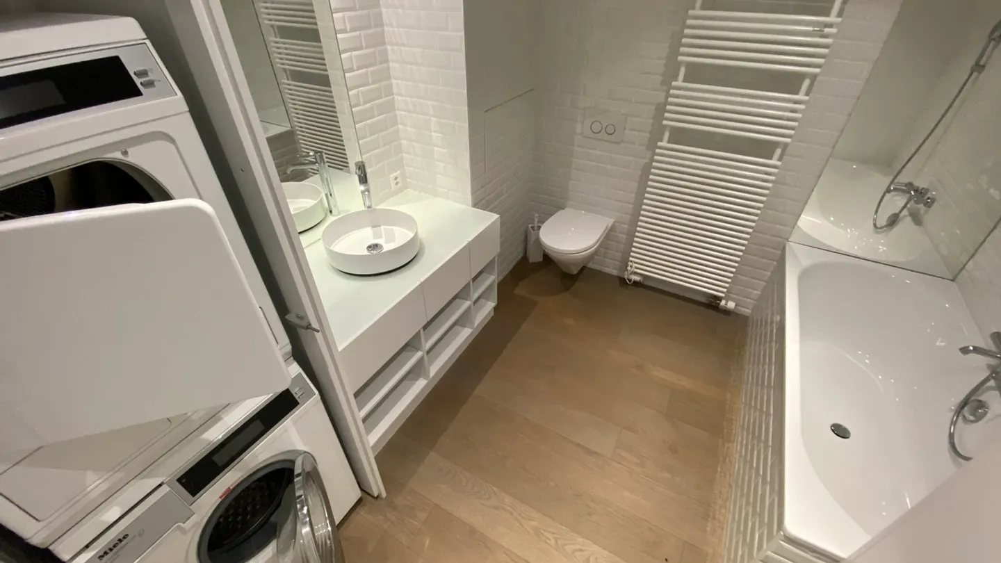 Triplex di 4,5 stanze completamente ristrutturato. - Foto 13 di 21