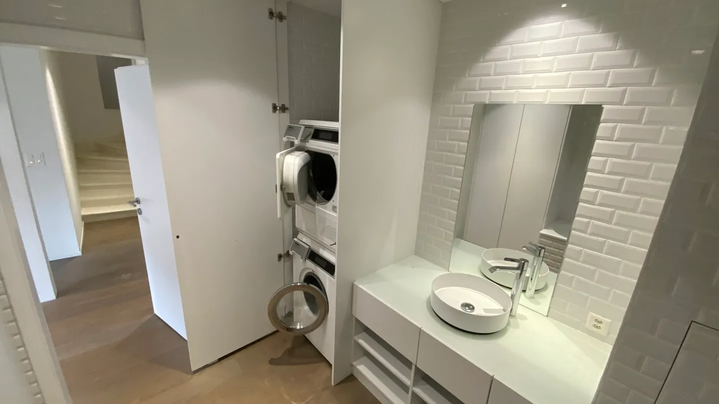 Triplex di 4,5 stanze completamente ristrutturato. - Foto 14 di 21