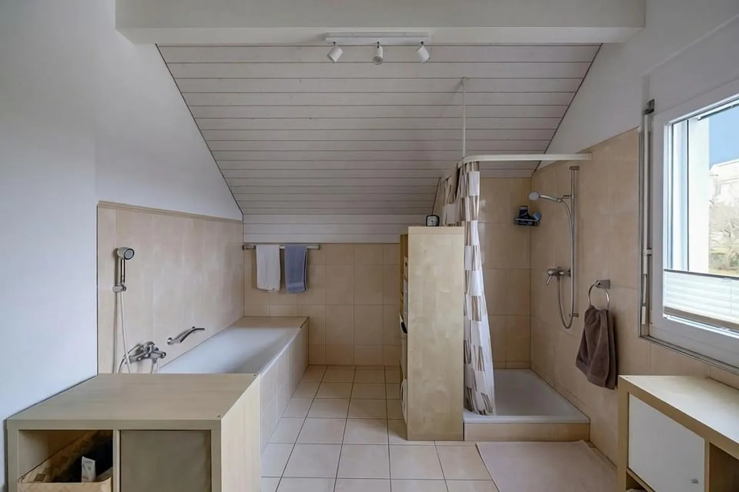 Detached 4.5-room single-family house in a quiet and sunny location near the Aare and the city center! - Photo 8 of 13