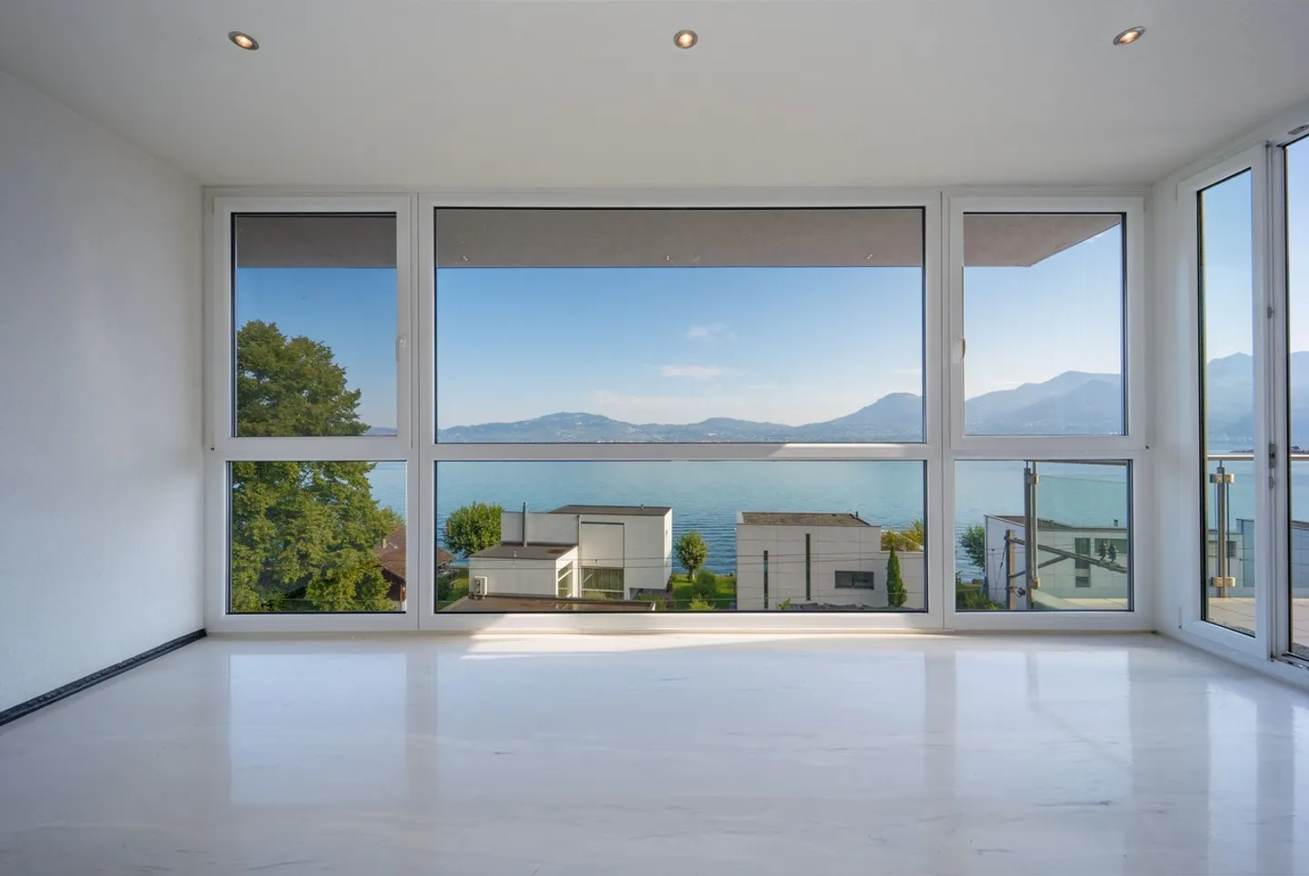 APPARTAMENTO - VISTA LAGO INEGUAGLIABILE - GARAGE DOPPIO - ESCLUSIVO - Foto 4 di 11