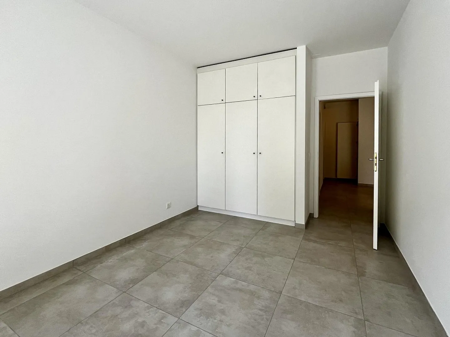 LUGANO - 2.5 Room Apartment in the Center with Garden and Hobby Room - Photo 4 of 11