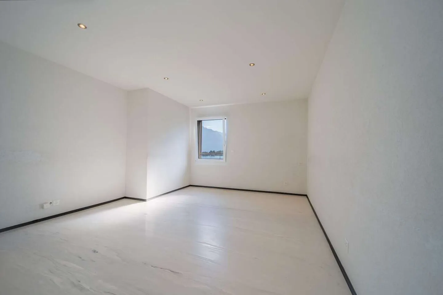 APPARTAMENTO - VISTA LAGO INEGUAGLIABILE - GARAGE DOPPIO - ESCLUSIVO - Foto 7 di 11