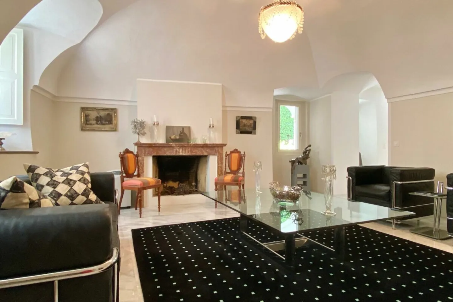 Pure tranquility !!! Restored village palazzo with Mediterranean courtyard & double garage - near Lugano - Photo 17 of 39