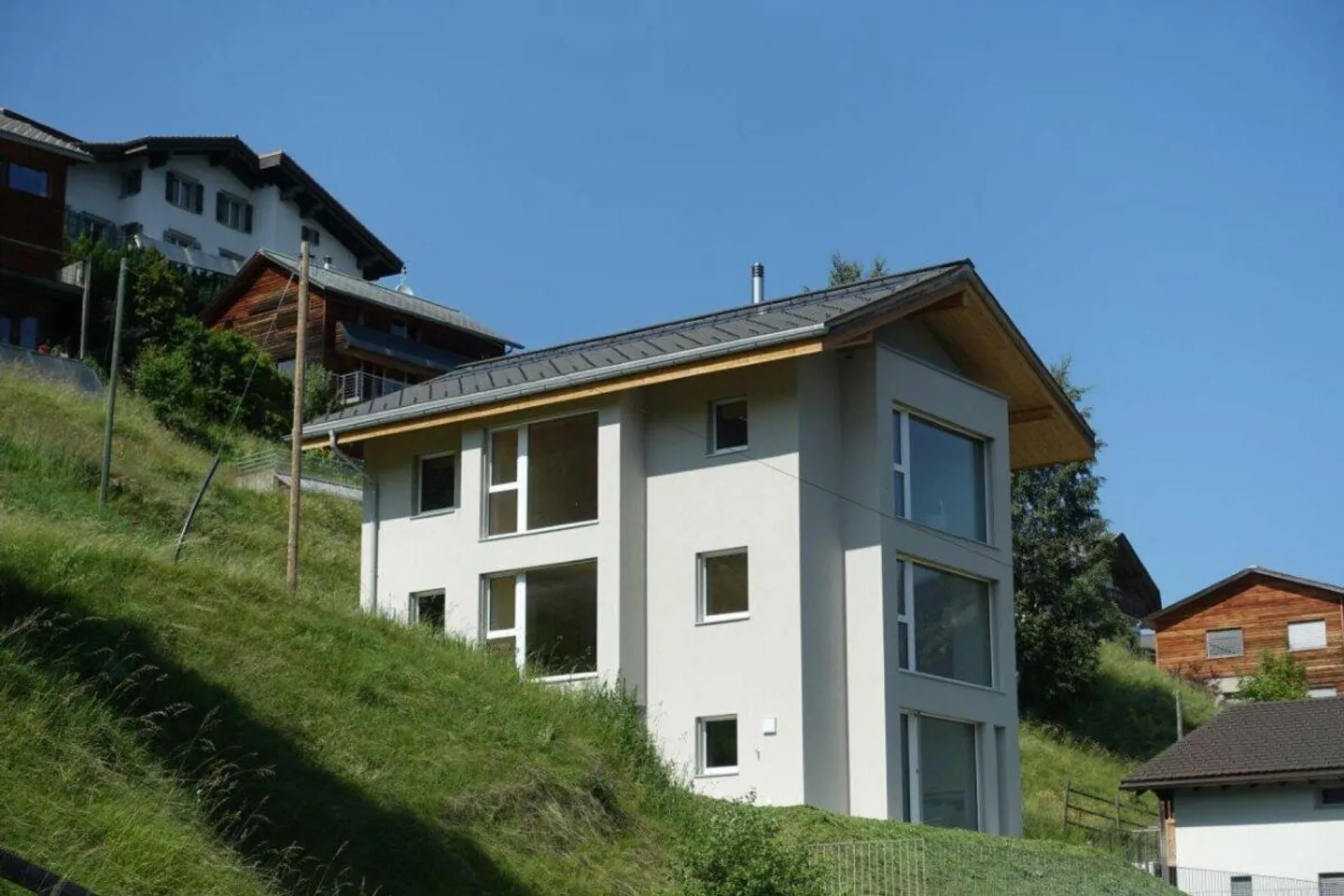 Einfamilienhaus mit Einliegerwohnung als Erstwohnsitz in Cumbel - Foto 1 von 7