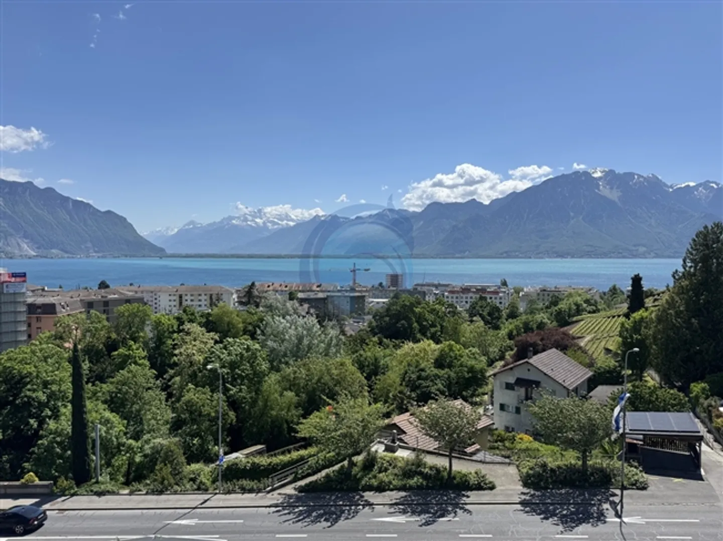 Appartement penthouse 2,5 pièces avec vue panoramique sur le lac - Photo 10 sur 11