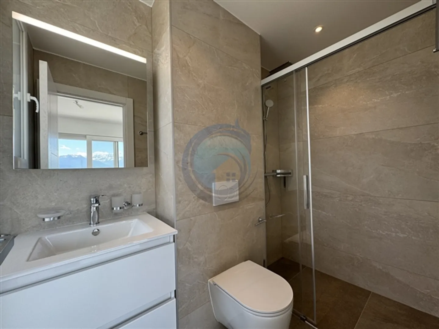 Appartement penthouse 2,5 pièces avec vue panoramique sur le lac - Photo 7 sur 11