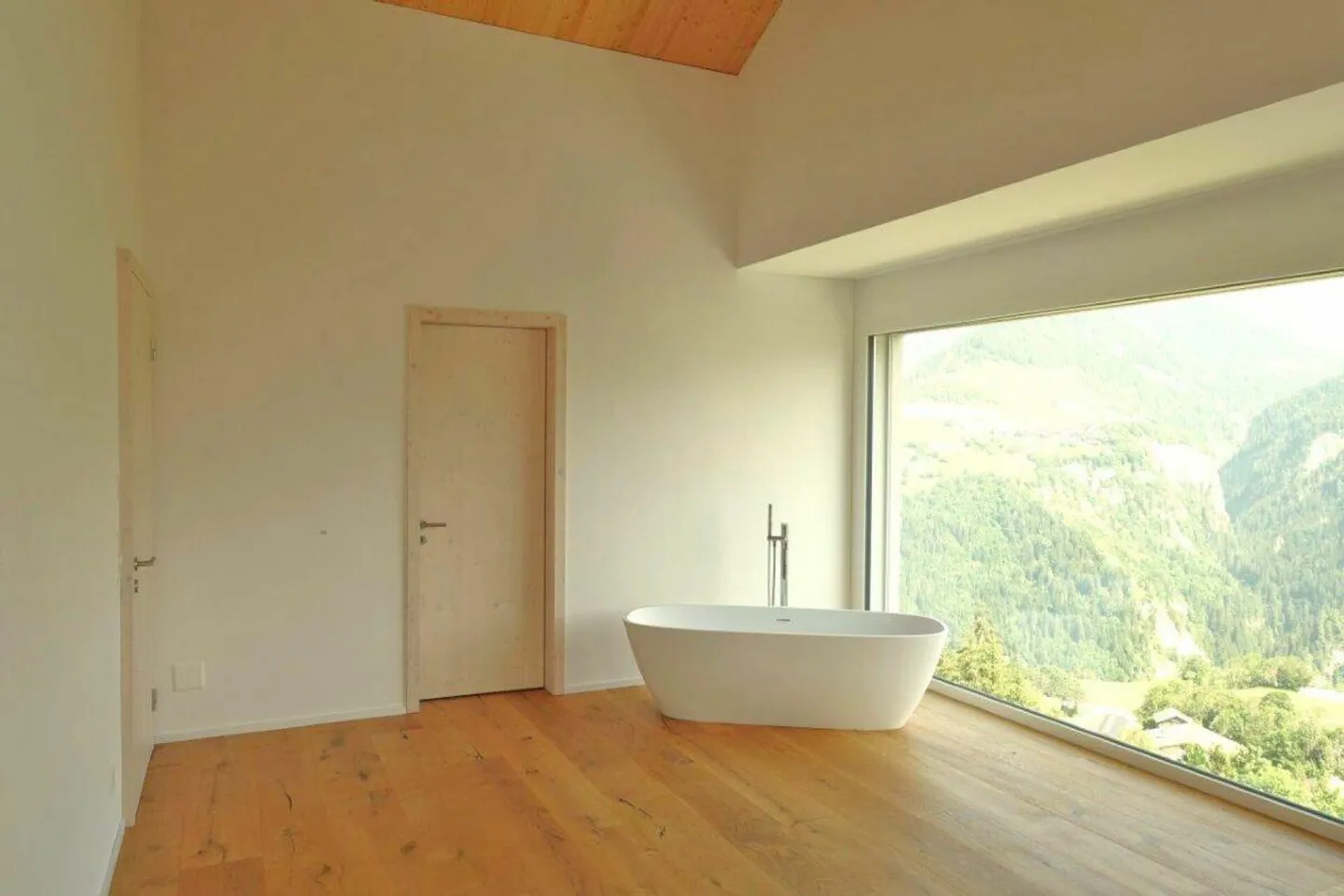 Einfamilienhaus mit Einliegerwohnung als Erstwohnsitz in Cumbel - Foto 4 von 7