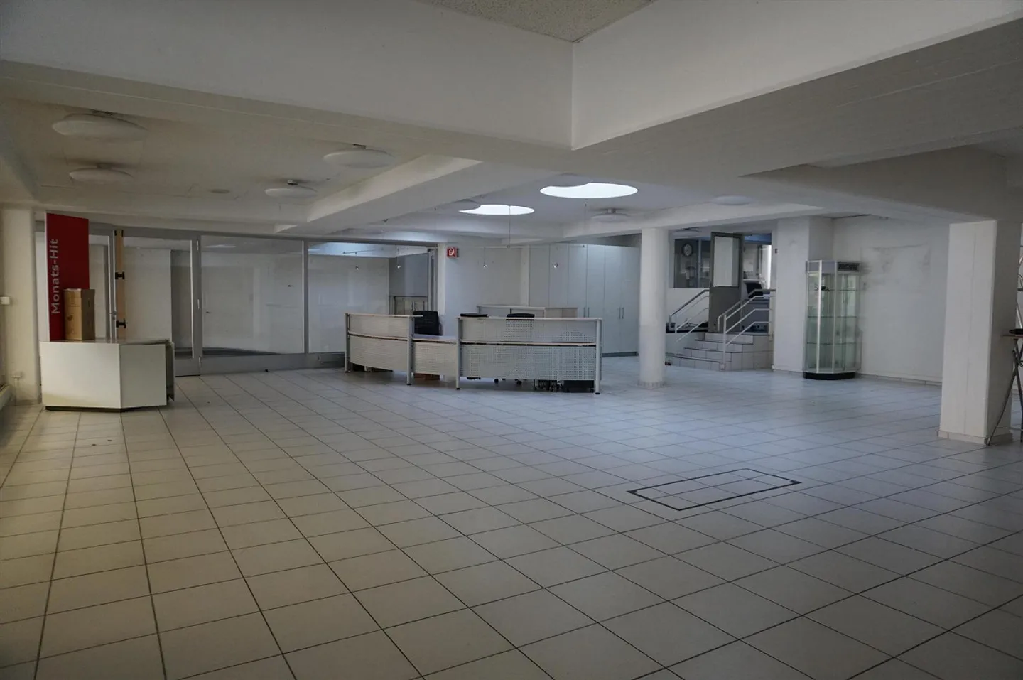 The ideal property for your business - Photo 8 of 11