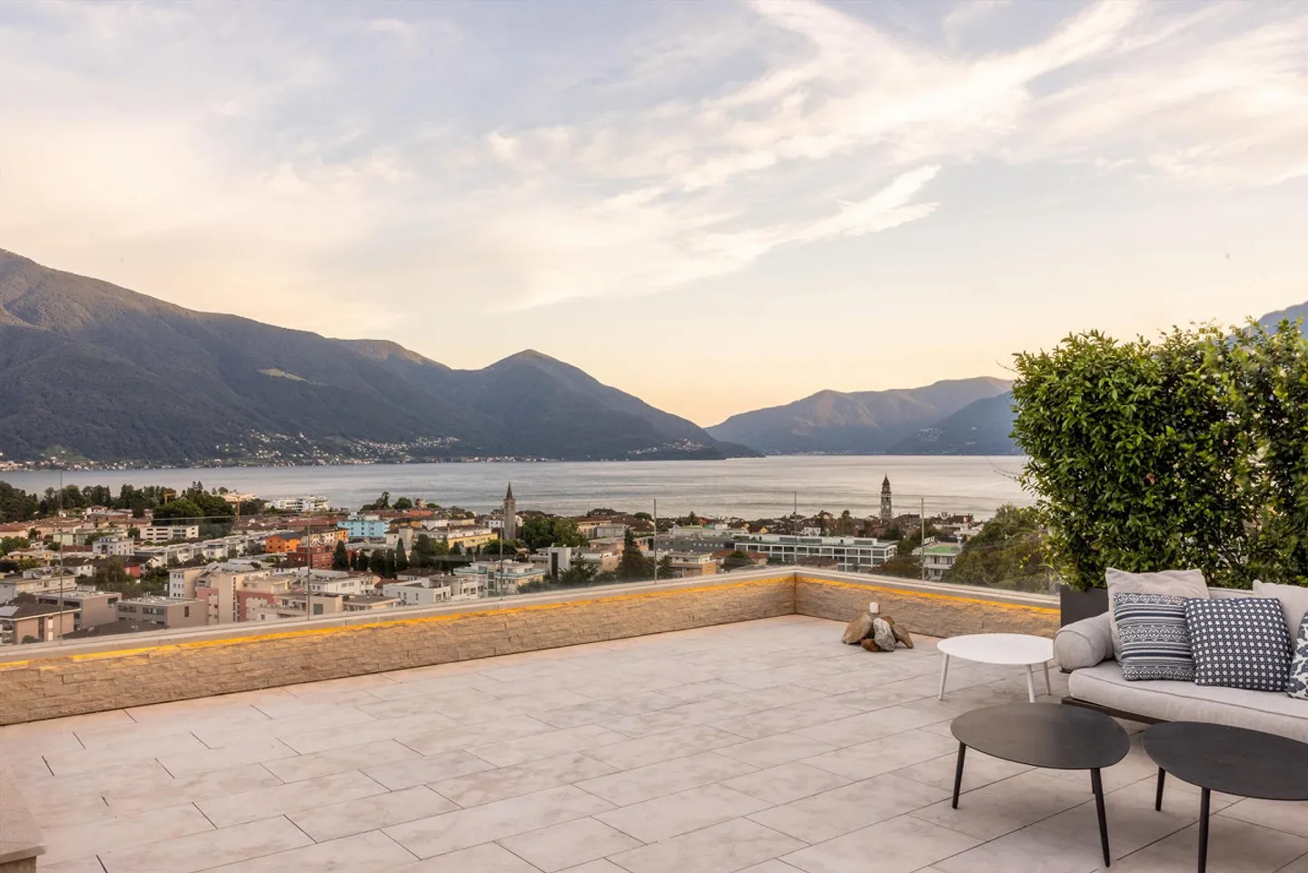 Appartement de location meublé 4½ pièces exclusif avec vue sur le lac - Photo 1 sur 4
