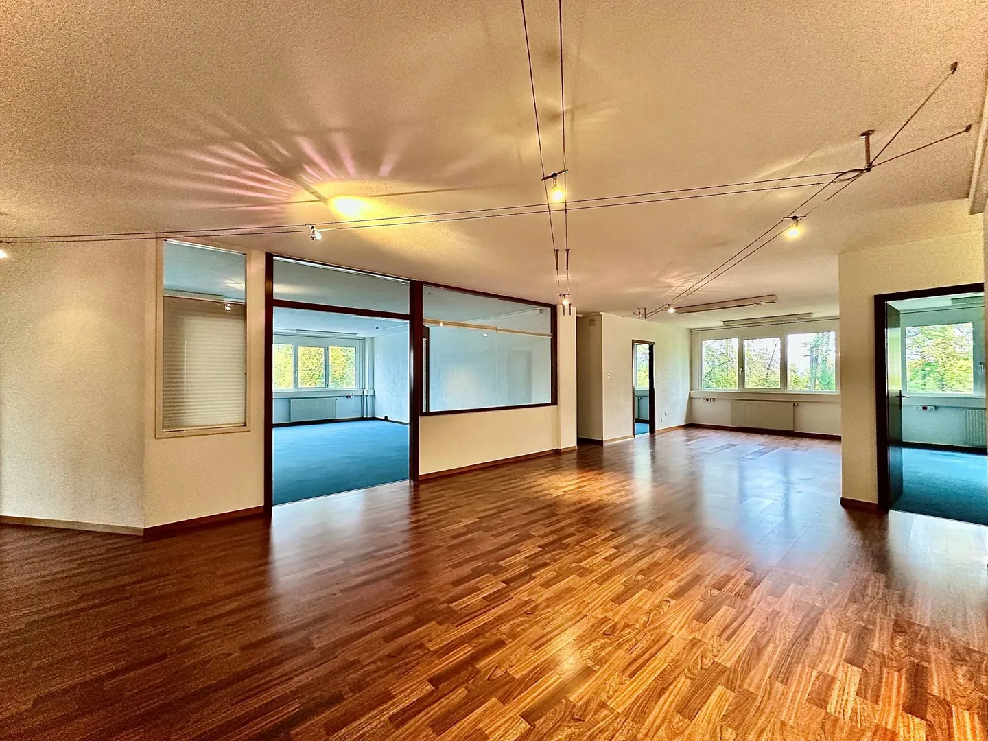 Office space for rent - Photo 2 of 8