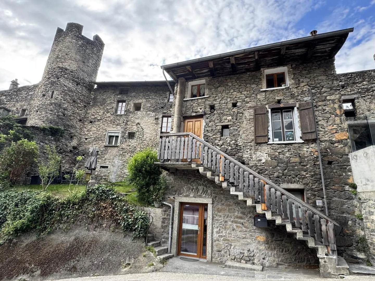 Charmant duplex en attique de 3,5 pièces dans le Bourg - Photo 1 sur 11