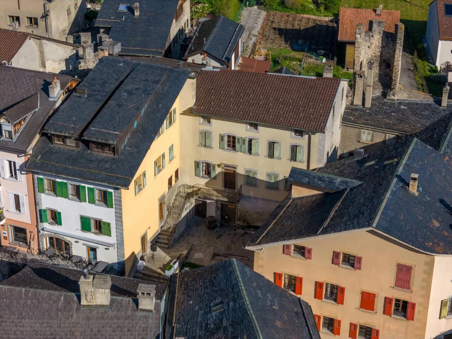 Charmant duplex en attique de 3,5 pièces dans le Bourg - Photo 3 sur 11