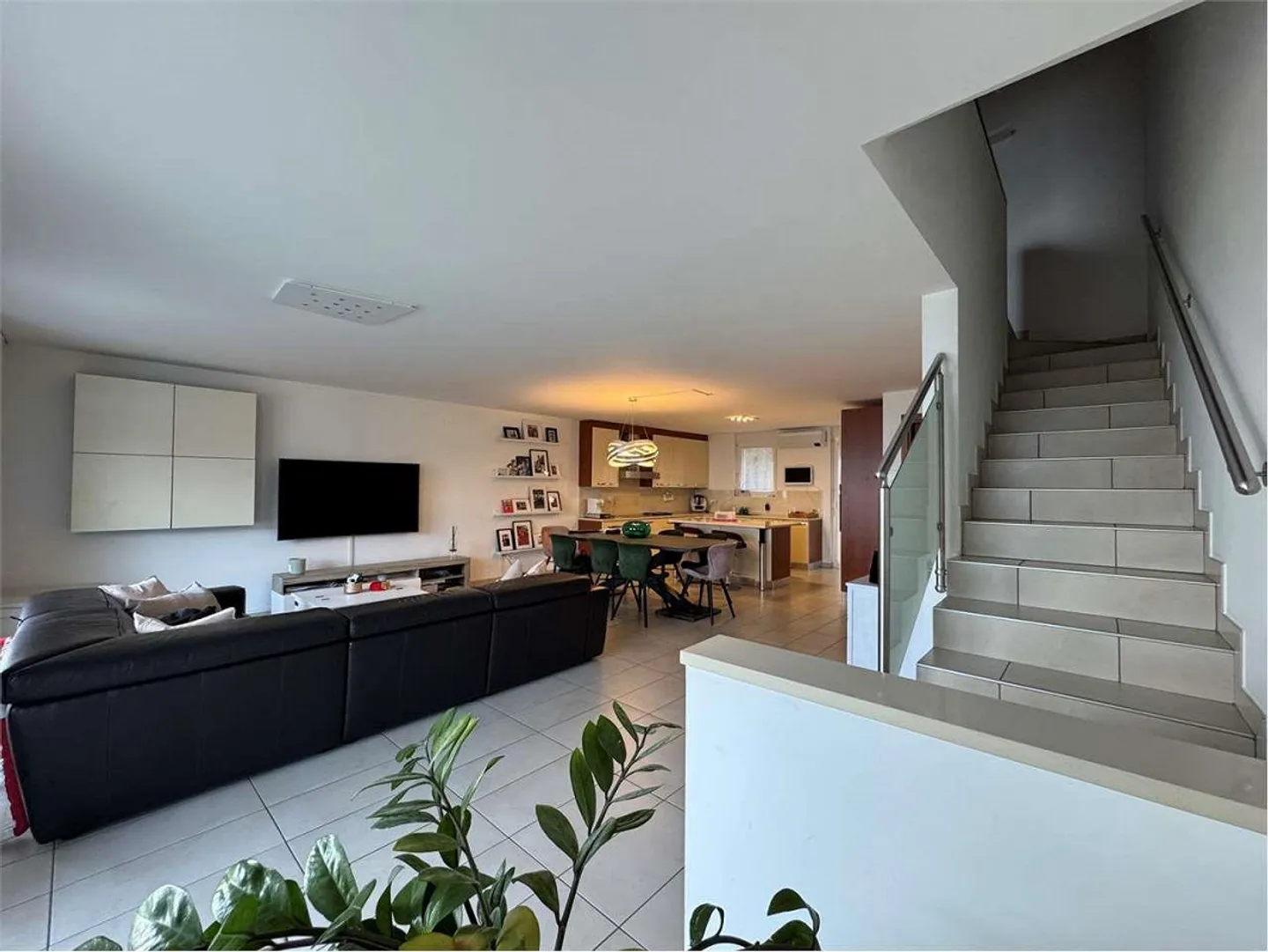 Triplex en rangée avec 4,5 pièces à Pura avec vue sur le lac et entouré de verdure - Photo 4 sur 11