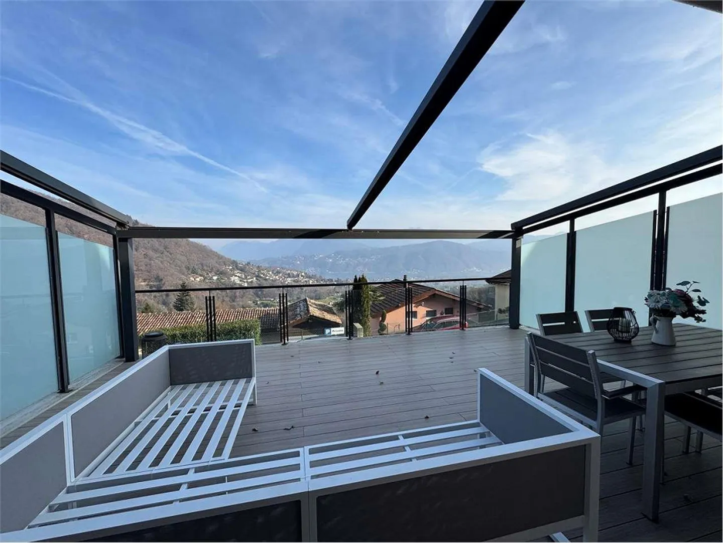 Triplex en rangée avec 4,5 pièces à Pura avec vue sur le lac et entouré de verdure - Photo 1 sur 11