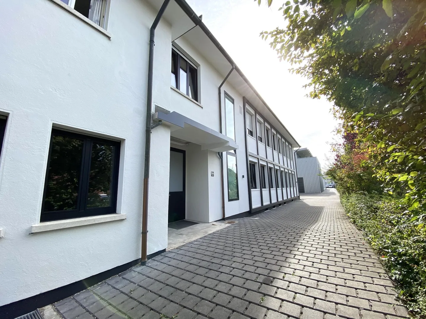 Commercial Spaces / Office 300 m2 in an ideal location at Sandweg 50A in Allschwil, Storage Areas 115 m2 - Photo 2 of 13