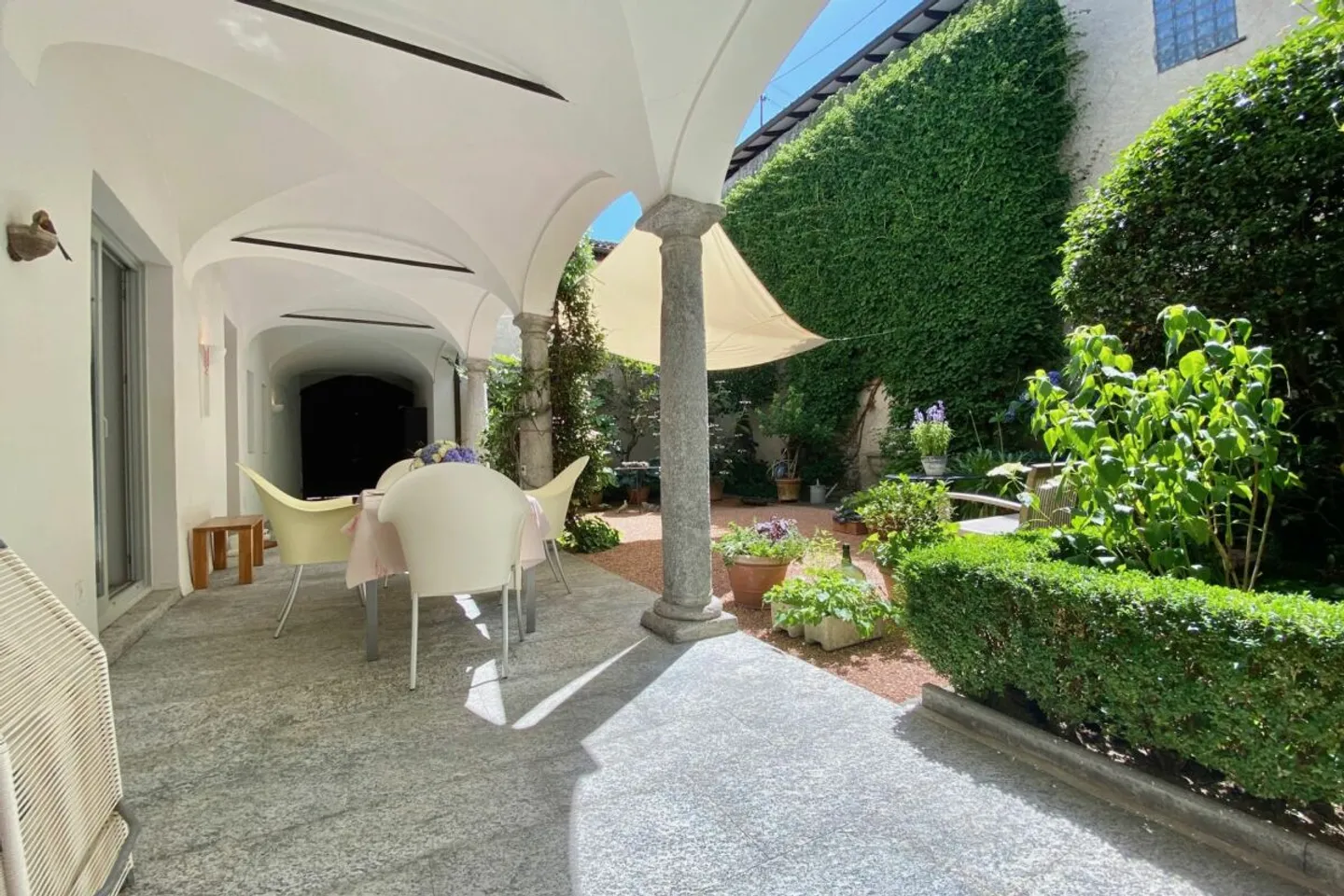 Pure tranquility !!! Restored village palazzo with Mediterranean courtyard & double garage - near Lugano - Photo 39 of 39
