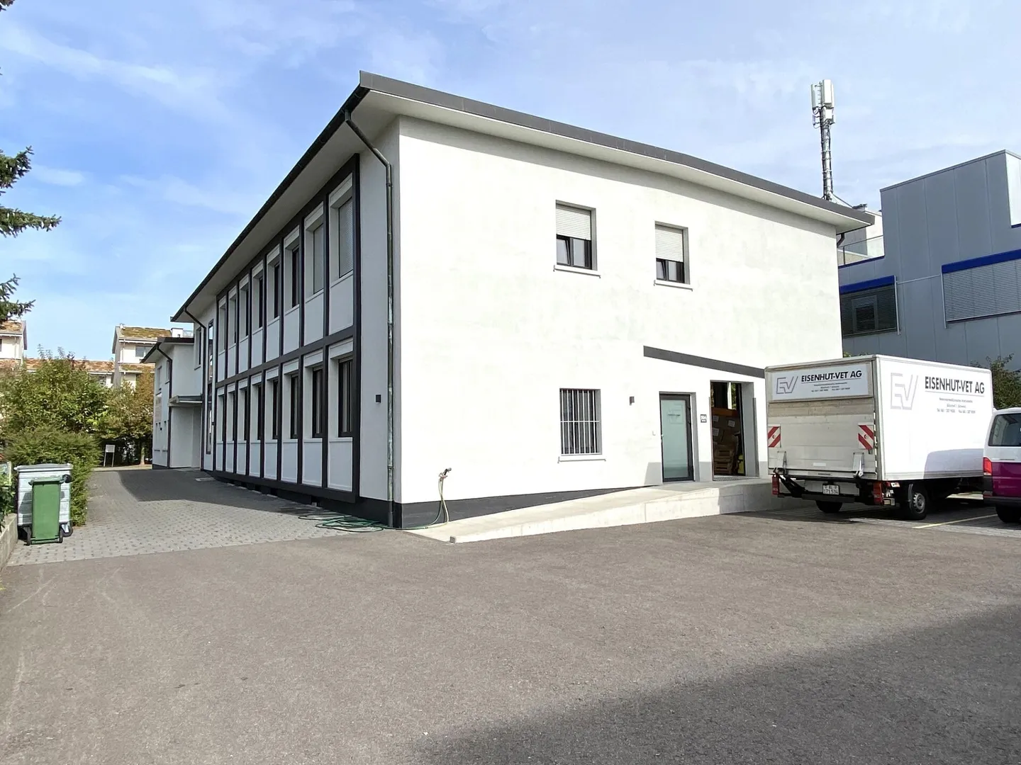 Commercial Spaces / Office 300 m2 in an ideal location at Sandweg 50A in Allschwil, Storage Areas 115 m2 - Photo 3 of 13