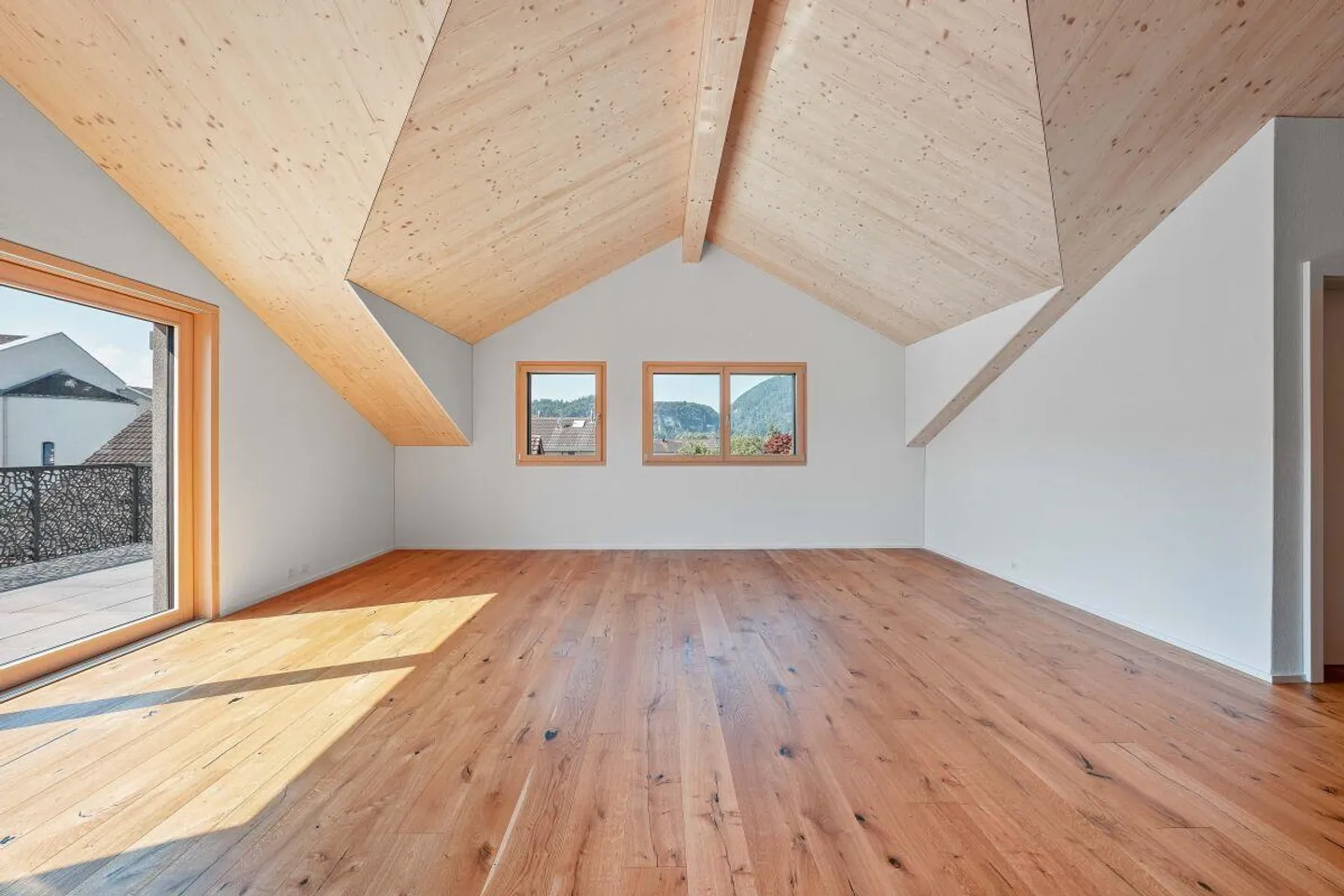 5.5-Room Penthouse Apartment - Photo 3 of 13