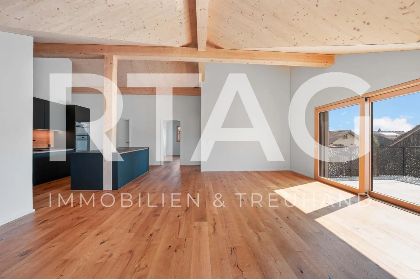 5.5-Room Penthouse Apartment - Photo 1 of 13