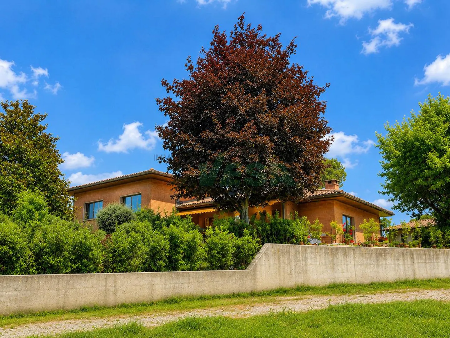 Elegant villa with a separate one-bedroom apartment and a large level garden - Photo 1 of 17